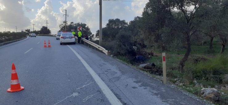 Virajı Alamayınca Taklalar Attı; 3 Yaralı