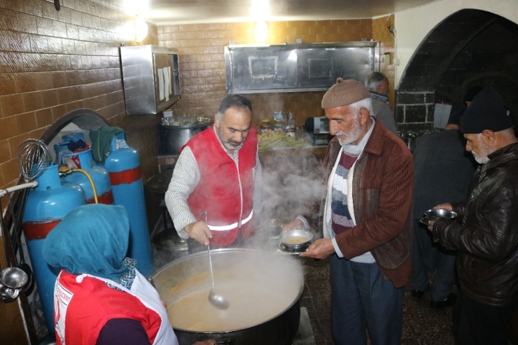 Sur Kızılay Ailesinde Mağdurlara Her Sabah Çorba İkramı