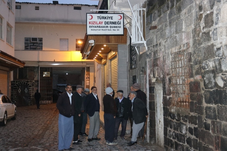 Sur Kızılay Ailesinde Mağdurlara Her Sabah Çorba İkramı