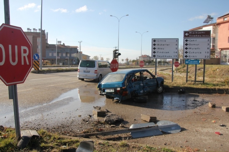 Domaniç’te Trafik Kazası: 2 Yaralı