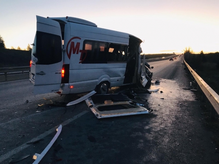 Bursasporlu Tarafları Taşıyan Minibüs Kaza Yaptı: 17 Yaralı