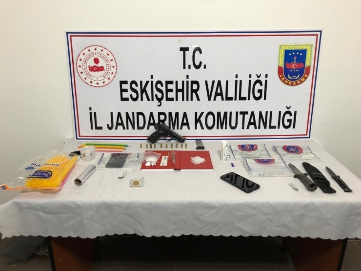 Jandarmanın ’Dur’ İhtarına Uymayan Şüpheli Araçtan Uyuşturucu Çıktı