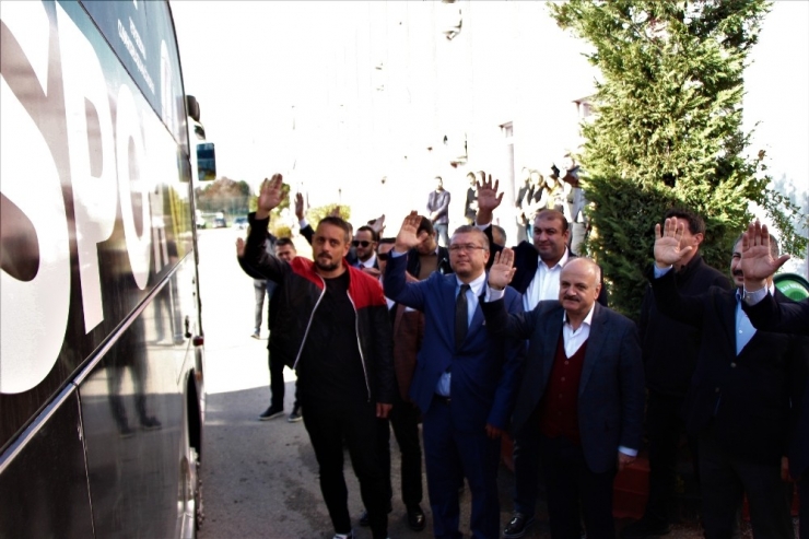 Vali Çakacak Ve Emniyet Müdürü Dinç, Es-es Kafilesini İzmir’e Uğurladı