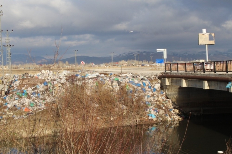 Kuş Cennetini Çöplüğe Çevirdiler