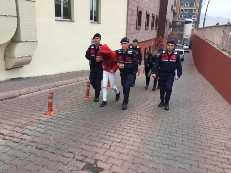 Hırsızlık Yapan Kuzenler Yakalandı