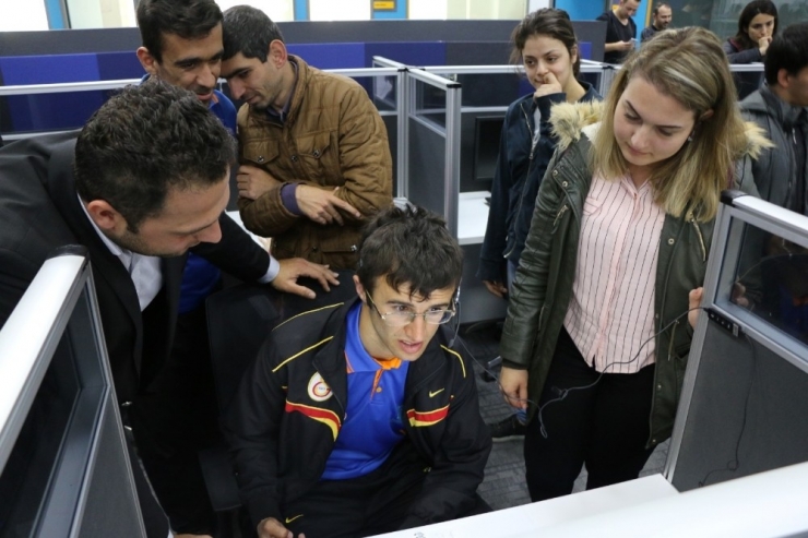 Özel Bireyler Çağrı Merkezi’ni Ziyaret Etti