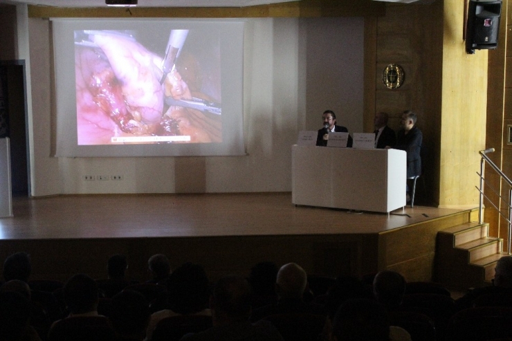 Canlı Ayınla Obezite Ameliyatına Bağlanıp, Yöntemleri Tartıştılar