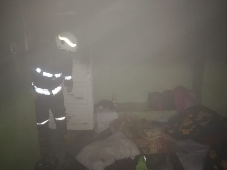 Malatya’da Ev Yangını, 3 Kişi Dumandan Etkilendi