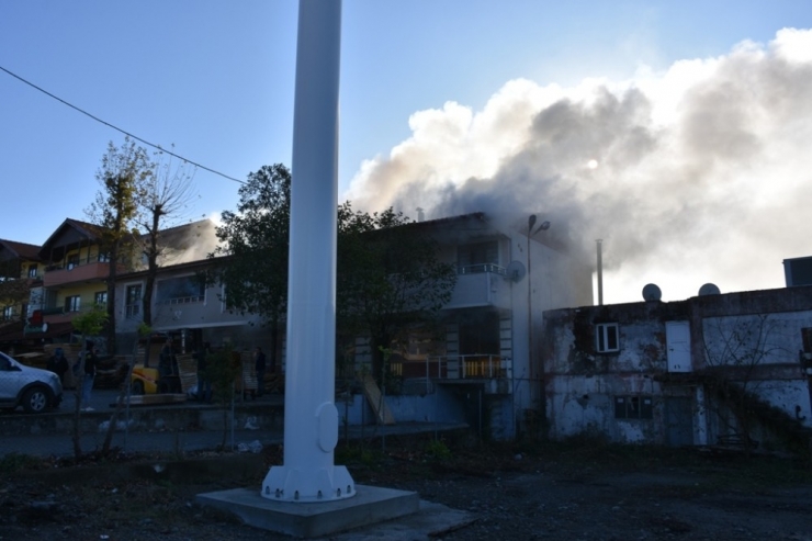 Kereste Deposunda Yangın