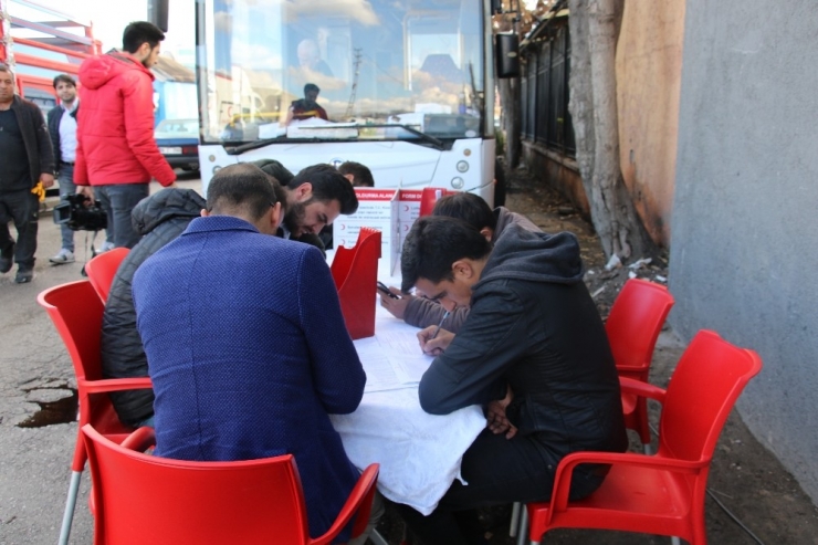 Sokak Atıkları Toplayıcılarından Kan Bağışı