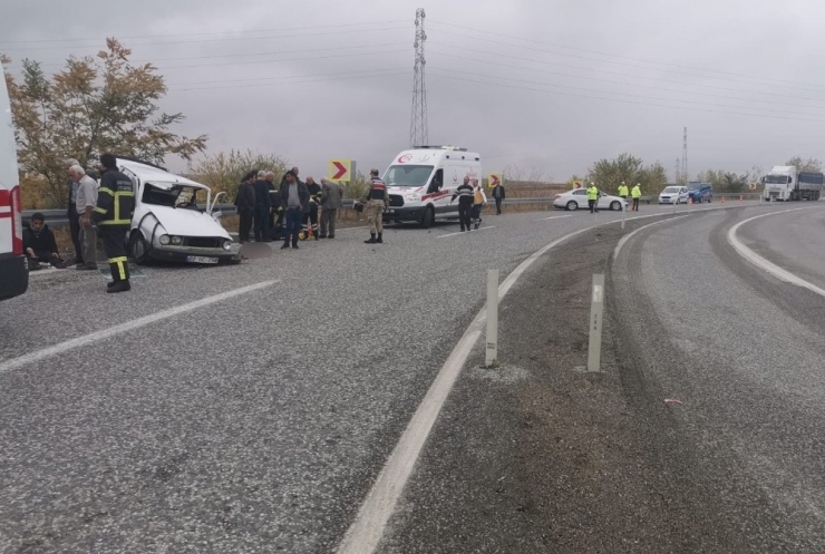 Otomobiller Kafa Kafaya Çarpıştı: 1’i Ağır 7 Yaralı