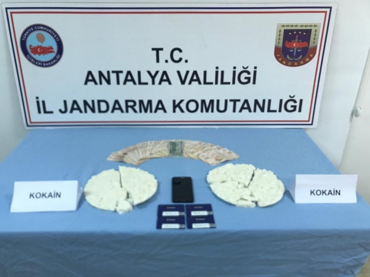 Laptop Çantasında 1 Milyon 250 Bin Liralık Kokain Ele Geçirildi