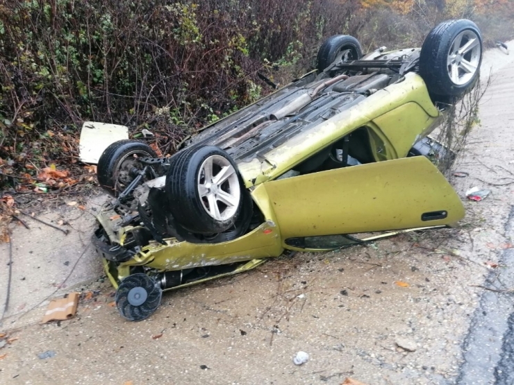 Hurdaya Dönen Otomobilden Hafif Sıyrıklarla Kurtuldular