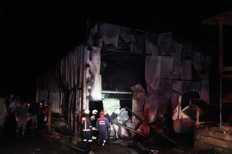 Düzce’de Tekstil Fabrikası Yandı