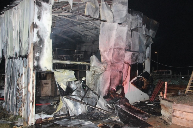 Düzce’de Tekstil Fabrikası Yandı