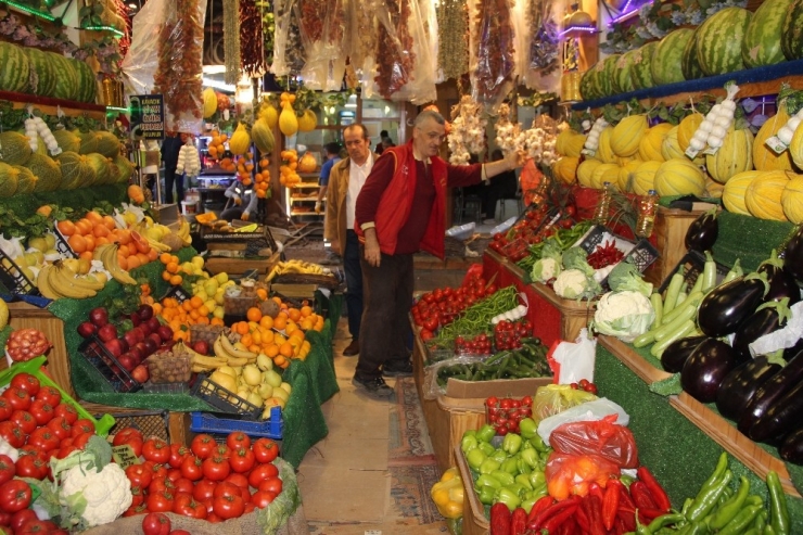 Aşeren Eşleri İçin Bu Manava Koşuyorlar
