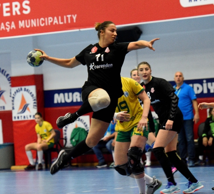 Muratpaşa Kadın Hentbol Takımında Galibiyet Sevinci