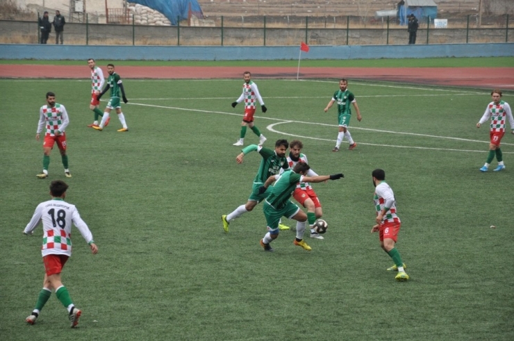 Bal: Kars 36 Spor: 3 Torul Belediye Gençlik Spor: 0