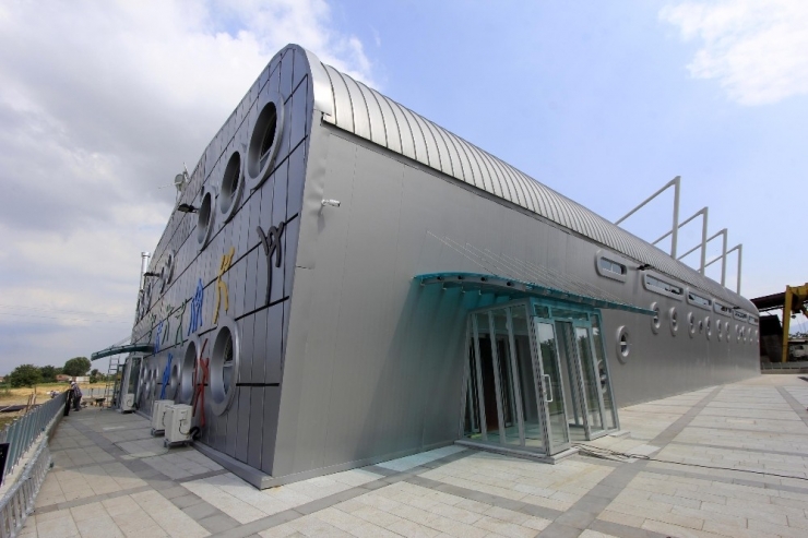 Orhangazi Spor Salonu’na Çalışmalar Devam Ediyor