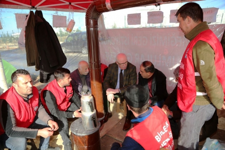 Kazım Kurt Eylemdeki İşçilerle Buluştu