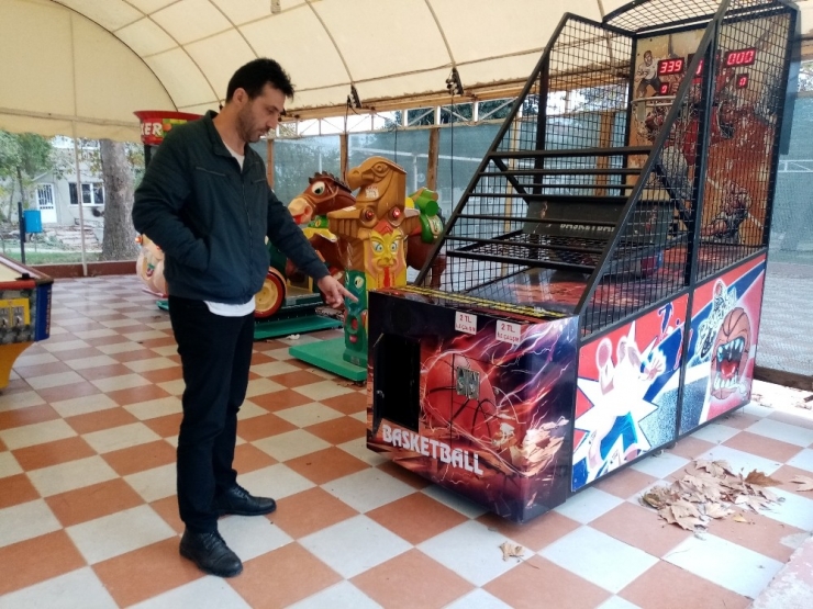 Oyun Makinesinden Paraları Böyle Çaldı