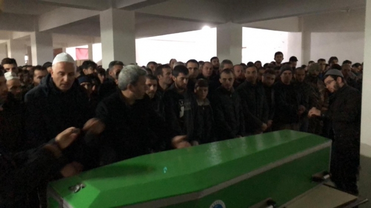 Balık Tutmak İçin Gittiği Gölde Boğulan Genç Son Yolculuğuna Uğurlandı