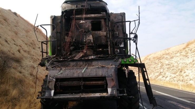 Seyir Halindeki Tarım Aracı Alev Aldı