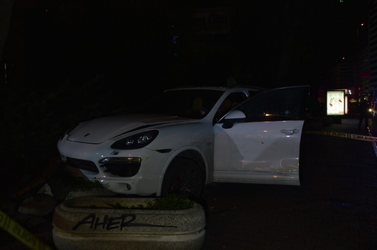 Şişli’de Seyir Halindeki Lüks Cip Ve Otomobil Kurşunlandı: 1 Ağır Yaralı
