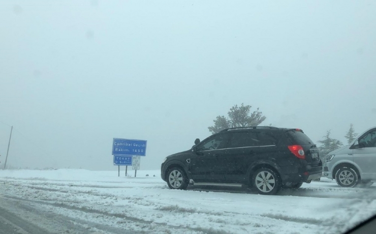 Çamlıbel Geçidi’nde Sürücülere Kar Engeli