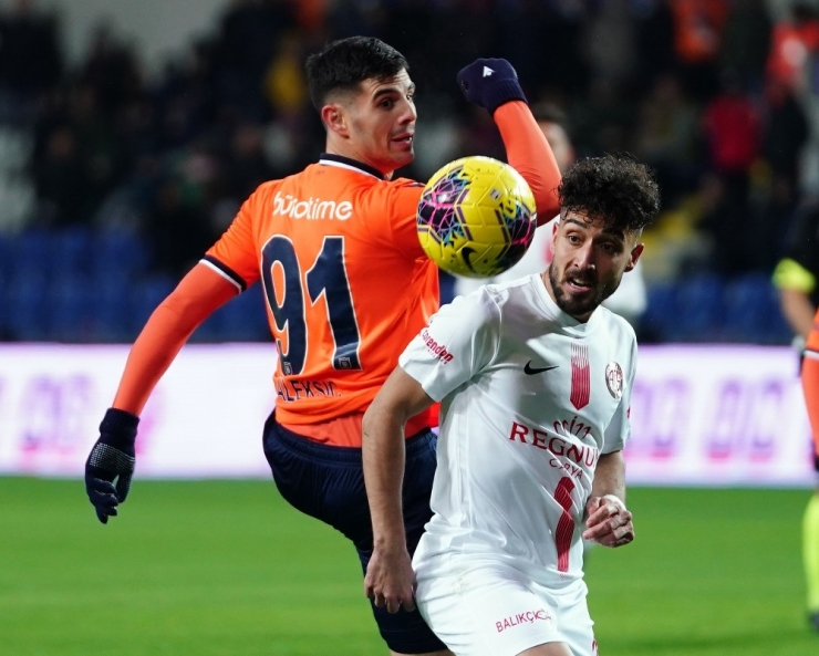 Süper Lig: Medipol Başakşehir: 2 - Antalyaspor: 0 (Maç Sonucu)