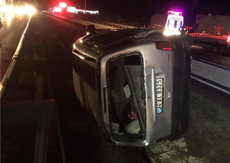 Hafif Ticari Araç Devrildi: 5 Yaralı