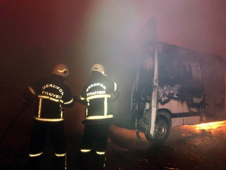 Park Halindeki Araç Küle Döndü