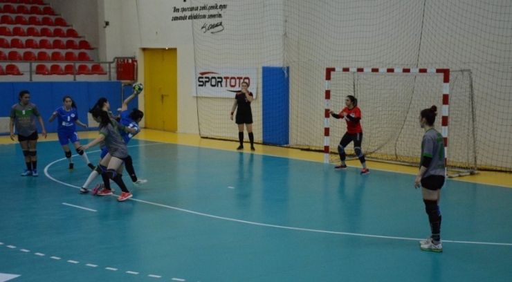 Anadolu Üniversitesi Kadın Hentbol Takımının Galibiyet Serisi Devam Ediyor