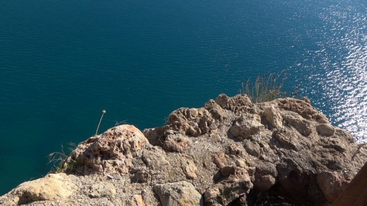 Falezlerden Ölüme Atladığı Anlar Görüntülendi