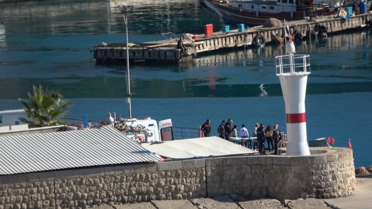 Falezlerden Ölüme Atladığı Anlar Görüntülendi