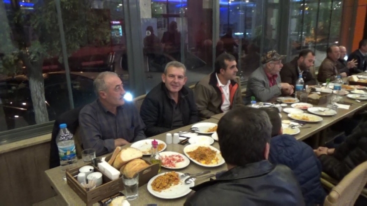 Önce Avlandılar, Sonra Ziyafet Çektiler