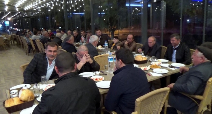 Önce Avlandılar, Sonra Ziyafet Çektiler