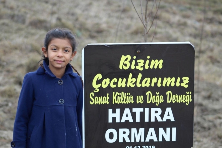 Çocuklar Yüzlerce Fidanı Doğayla Buluşturdu