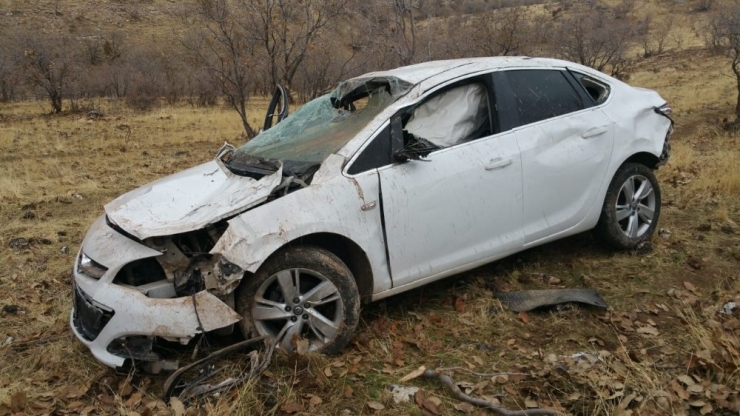 Gercüş’te Virajı Alamayan Otomobil Takla Attı