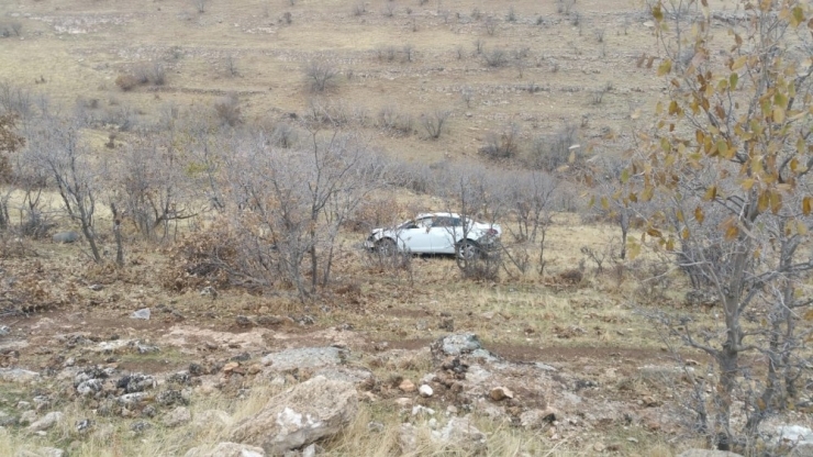 Gercüş’te Virajı Alamayan Otomobil Takla Attı