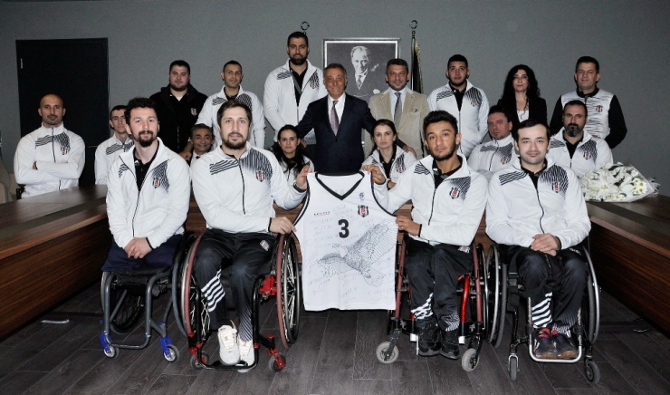 Tekerlekli Sandalye Basketbol Takımı’ndan Ahmet Nur Çebi’ye Ziyaret