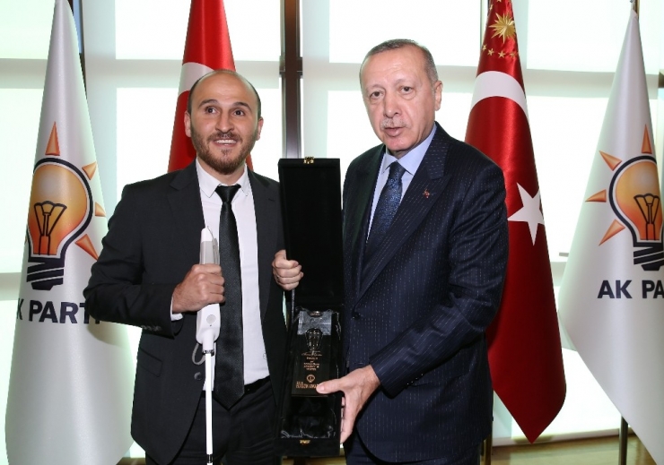 Cumhurbaşkanı Erdoğan Engelli Öğrenci, Sporcu Ve Sanatçıları Kabul Etti