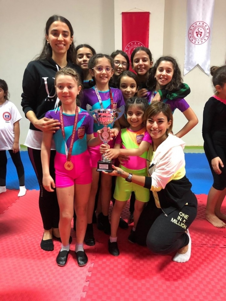 Minik Cimnastikçilerden Başarı