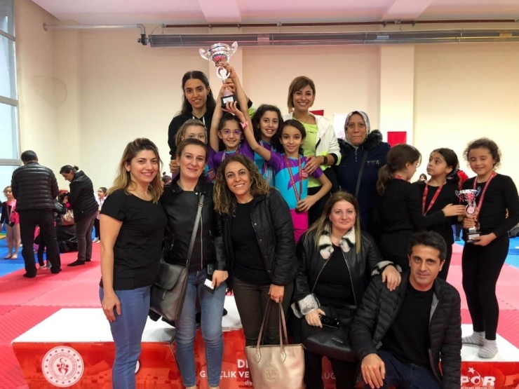 Minik Cimnastikçilerden Başarı