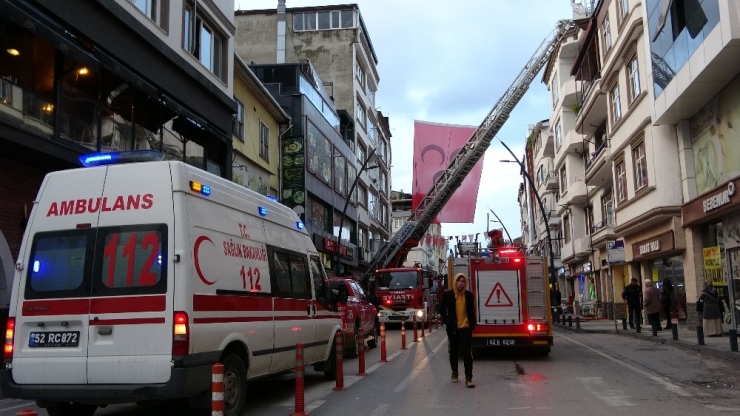 Ordu’daki Çatı Yangını Paniğe Neden Oldu