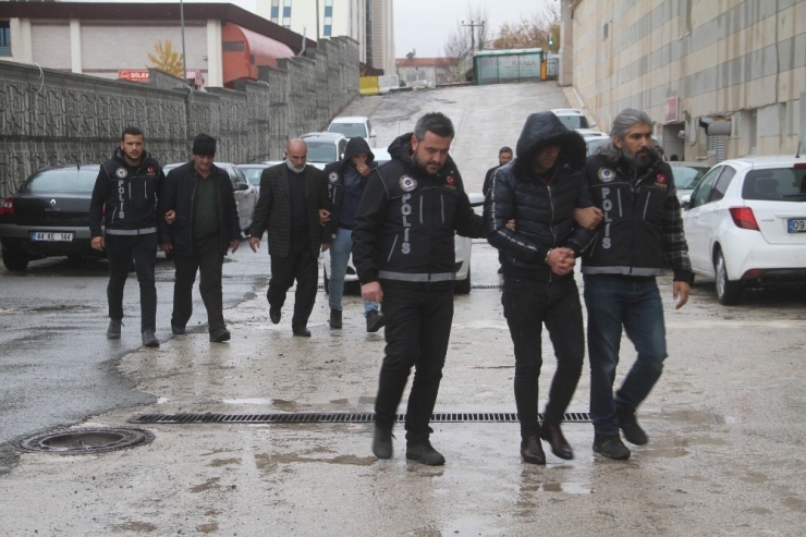 Kamyonet Kabinindeki 18 Kilo 600 Gram Esrarla İlgili 2 Şüpheli Tutuklandı