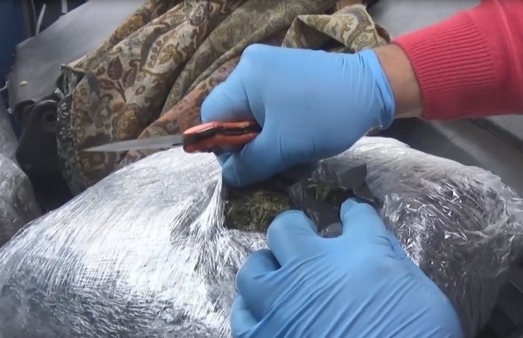 Kamyonet Kabinindeki 18 Kilo 600 Gram Esrarla İlgili 2 Şüpheli Tutuklandı