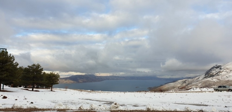 Hazarbabaya Mevsimin İlk Karı Yağdı