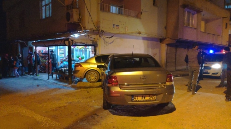 Kazada Savrulan Otomobil Bakkal Duvarına Çarptı: 2 Yaralı