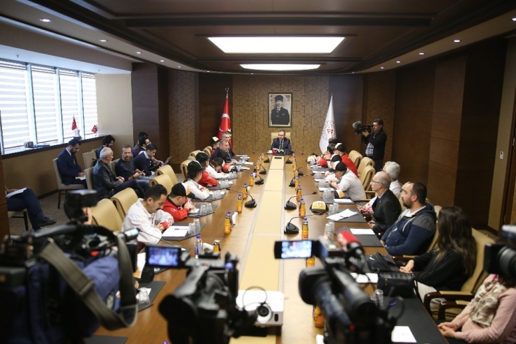 Bakan Kasapoğlu, Avrupa Ve Dünya Şampiyonu Olan Özel Sporcuları Ağırladı